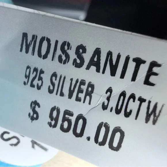 MOISSANITE
925 SILVER 3.0CTW
$ 950.00 ring size 11 - Picture 7 of 8